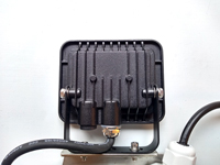 De behuizing van deze lampen zijn extra stevig. De lampen zijn bedekt met gehard glas.