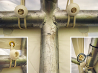 Bevestiging van de zeilen aan het frame met rekkers