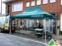 Kwadro ramen en deuren zorgt voor bescherming van personeel en gereedschap met deze bedrukte vouwtent.