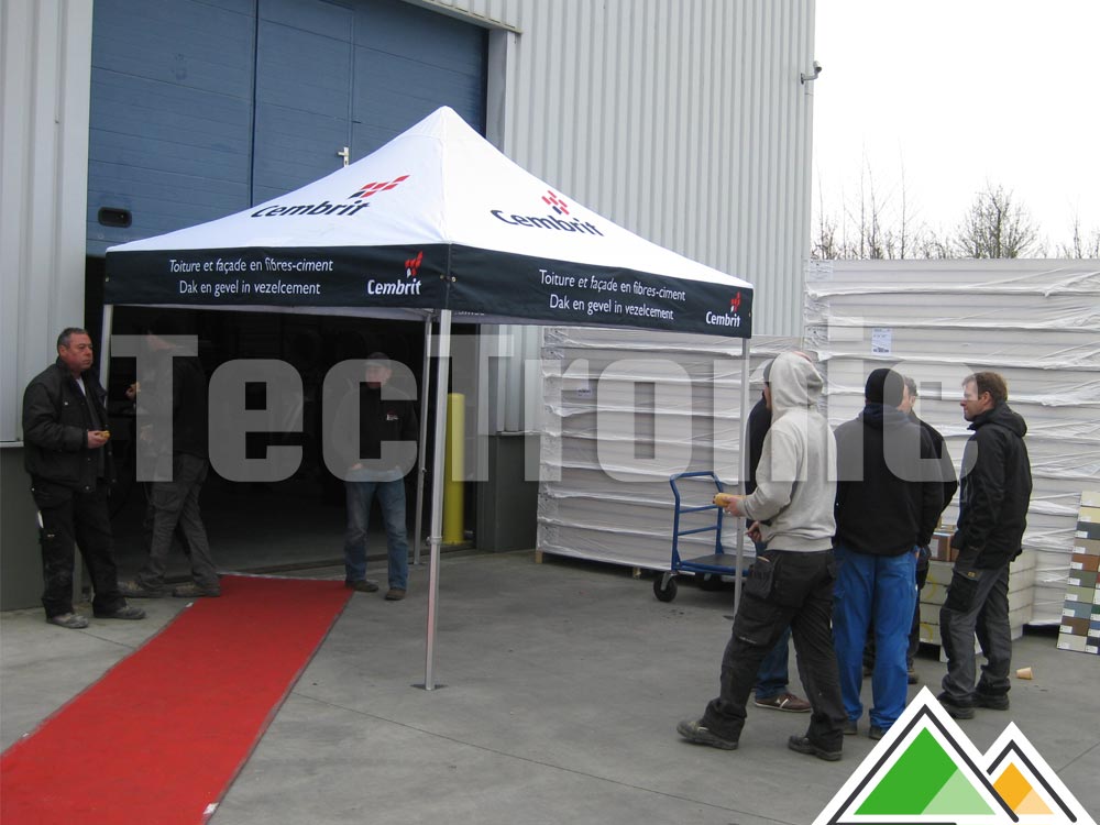 Cembrit koos voor een professionele vouwtent 3x3 met fullcolour bedrukking. Personalisatie van zowel de pitches als de volants.