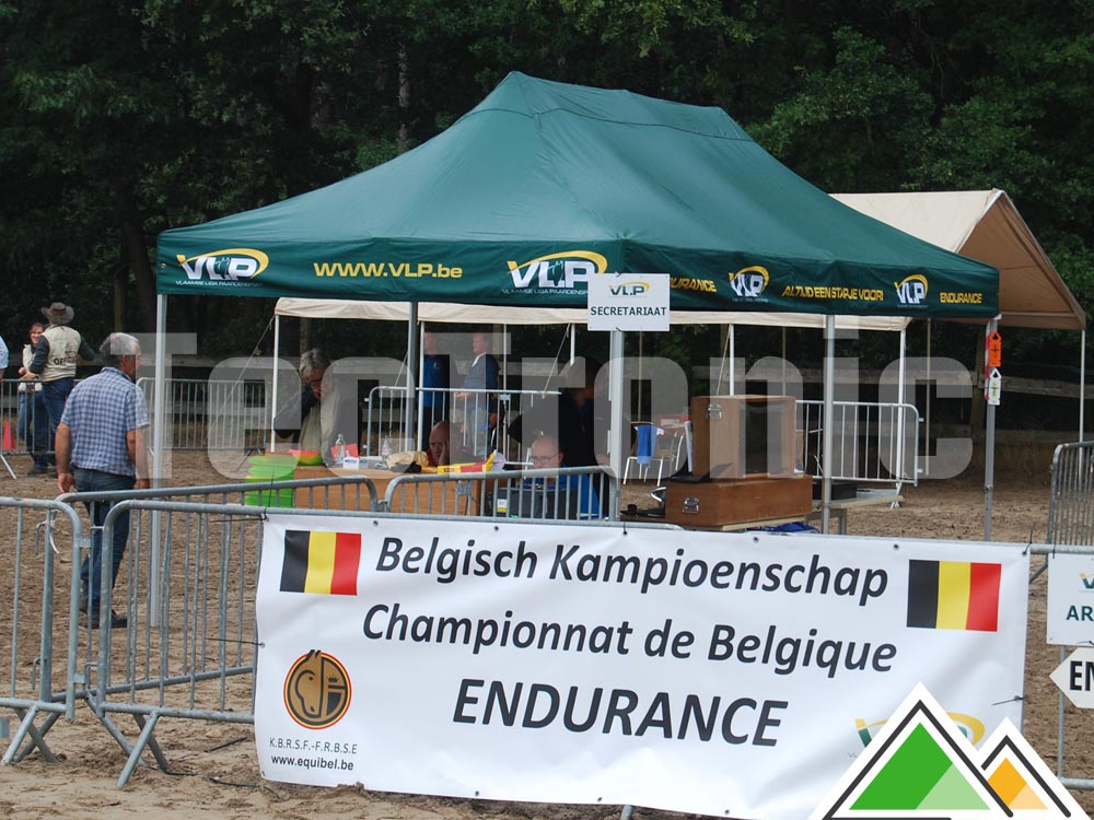 Bedrukte vouwtent 3x6 voor de Vlaamse Liga Paardensport.