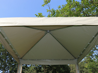 Binnenaanzicht van het dakzeil + dakconstructie