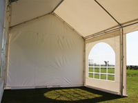 Een grondframe (let op: optioneel) zorgt voor mooie, strakke zijwanden.