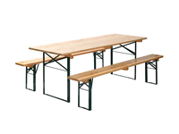 Mooie biertafel met bierbanken