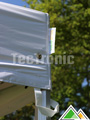 Sterke lussen op de hoeken voor het eenvoudig aanbrengen van het dakzeil op het frame