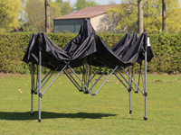 In geen tijd staat uw tent. Opentrekken, hoeken inklikken en klaar!