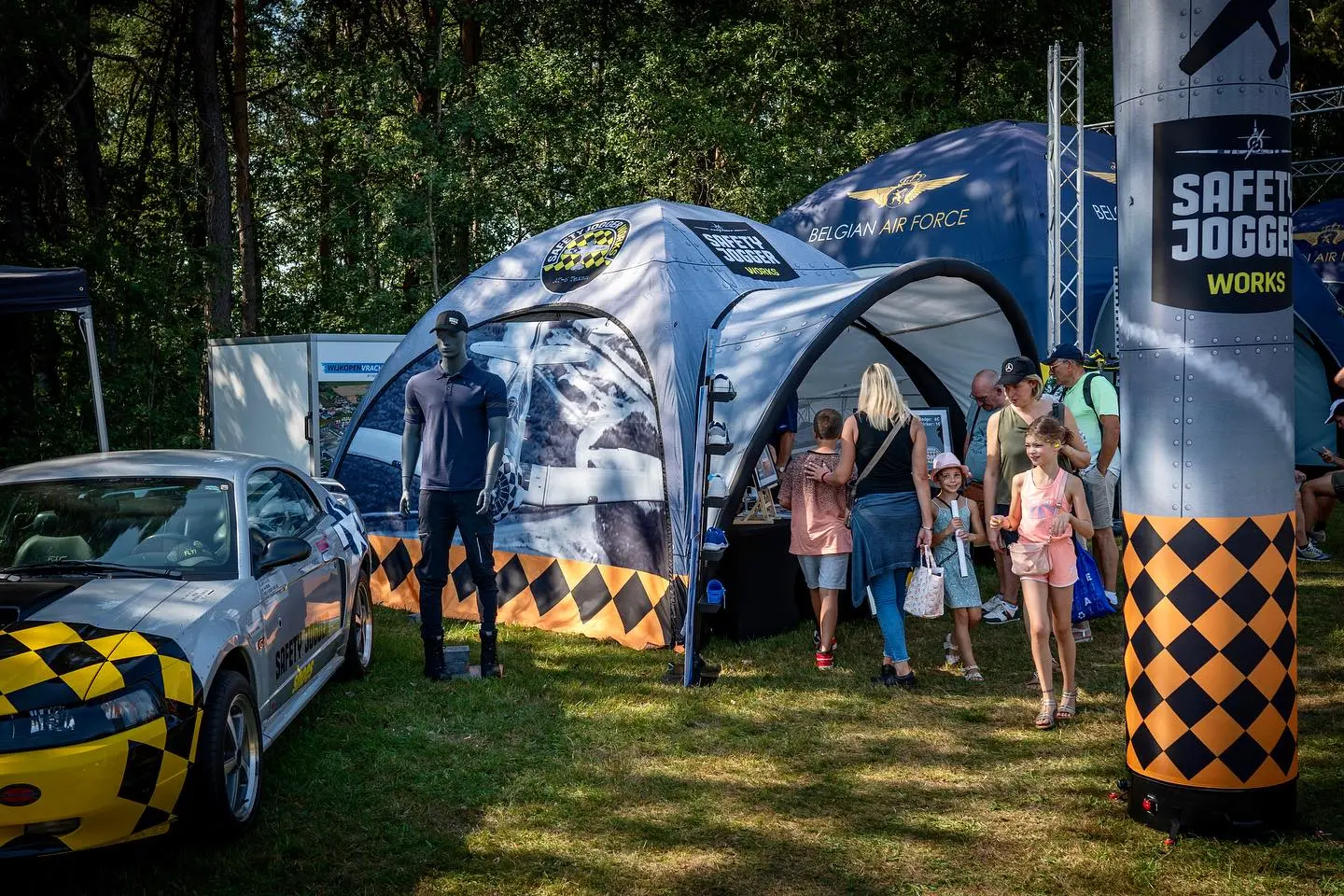 Safety Jogger x-spider opblaastent en opblaasbare reclamezuil