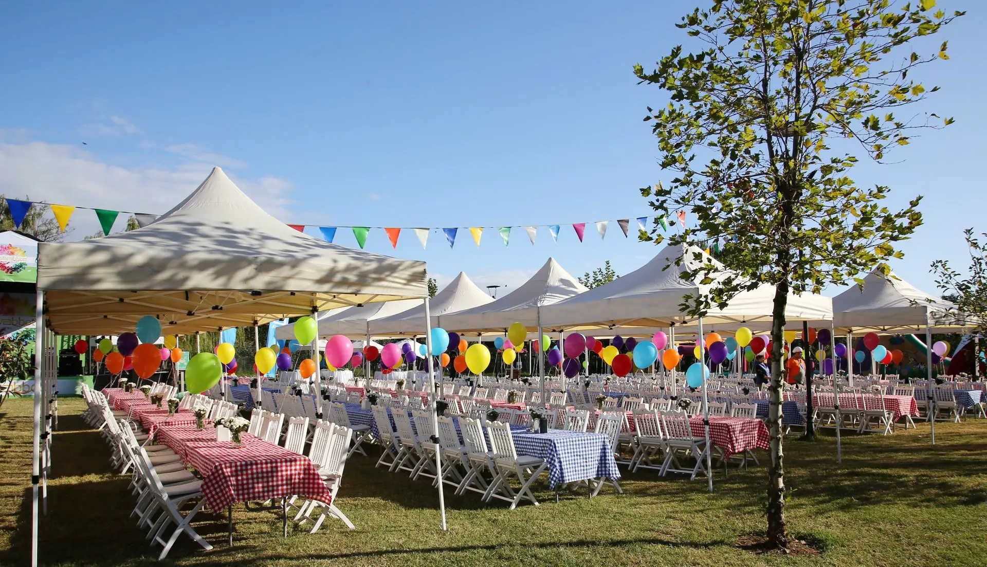 Feest onder vouwtenten