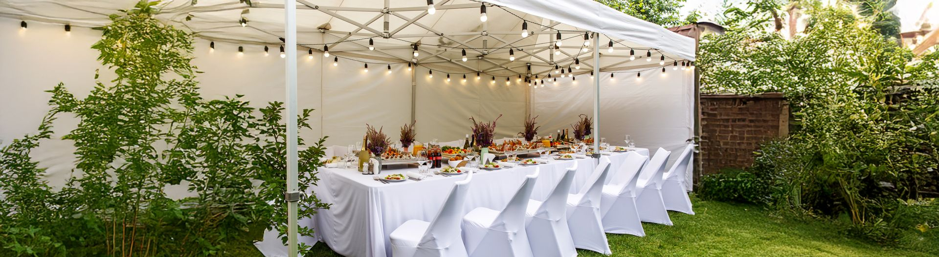 TecTronic witte feesttent met gezellige verlichting en stoelhoezen