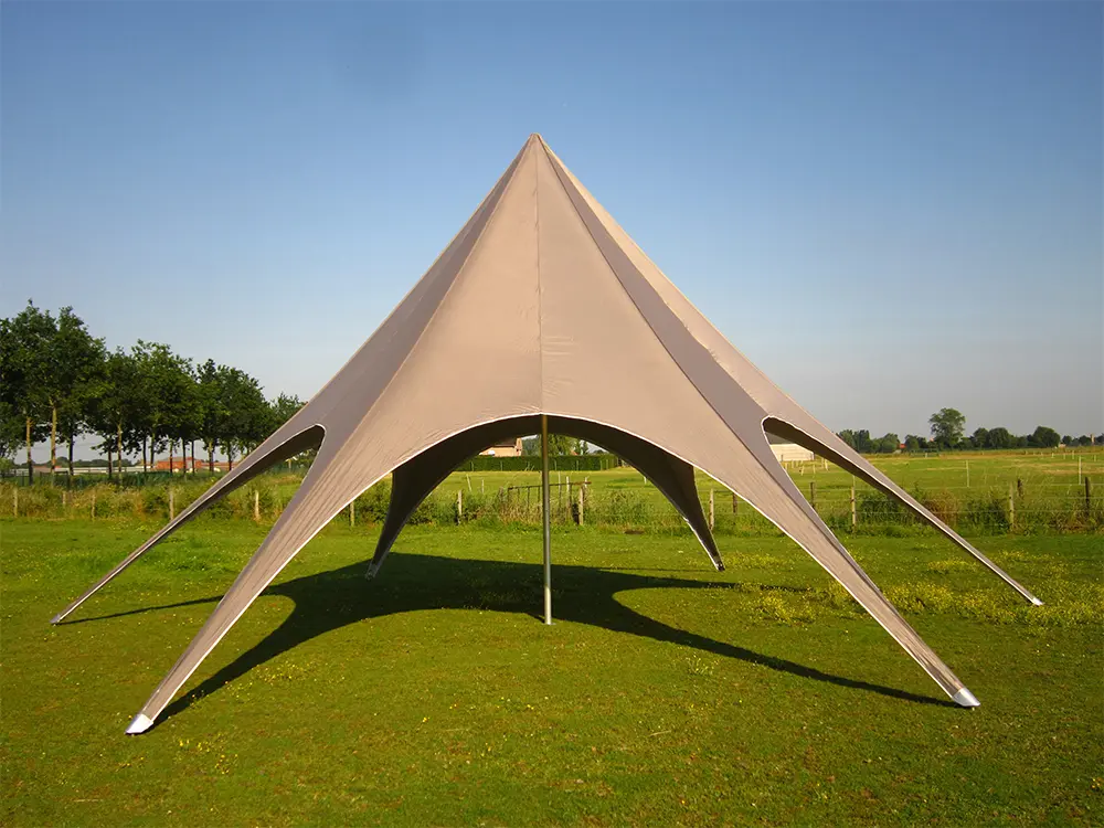 Waterdichte stertent 12 m op grasveld