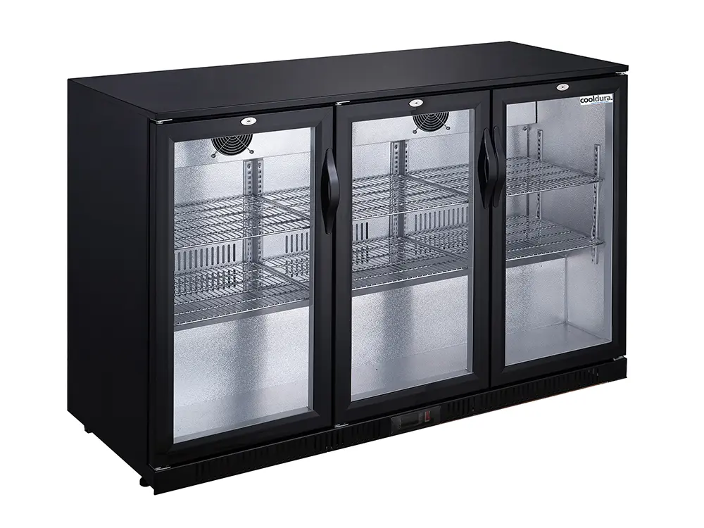Zwarte koelvitrine met drie deuren
