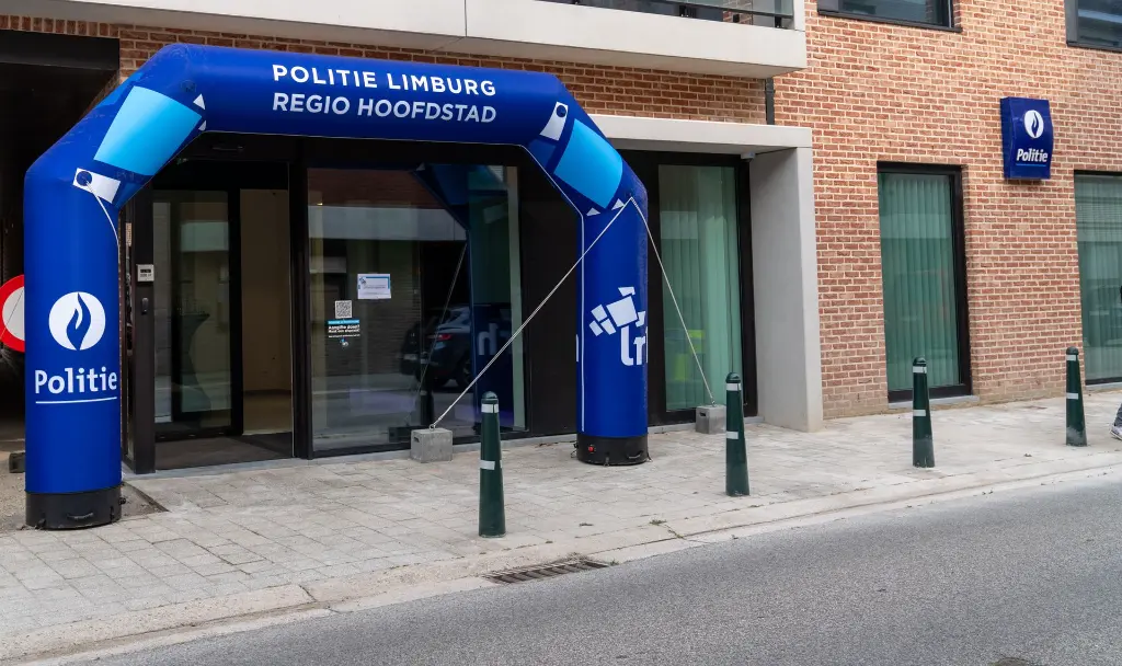 Opblaasbare toegangsboog van Politie Limburg