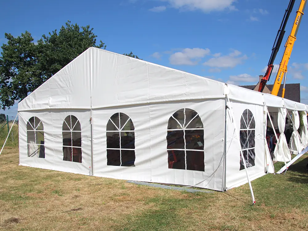 Evenemententent inclusief zijwanden met raam