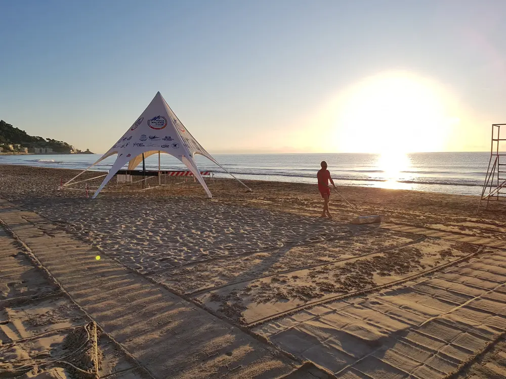 Gepersonaliseerde stertent Aqua Walking op het strand