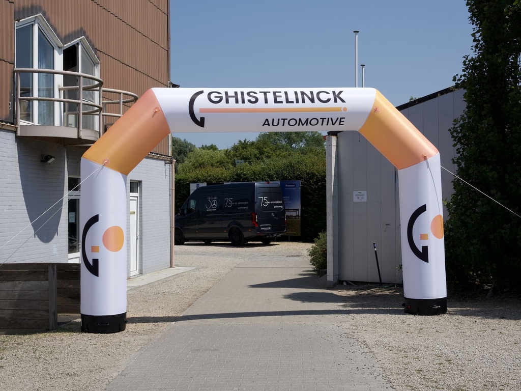 Ghistelinck Autobedrijven opblaasbare aankomstboog AirTight