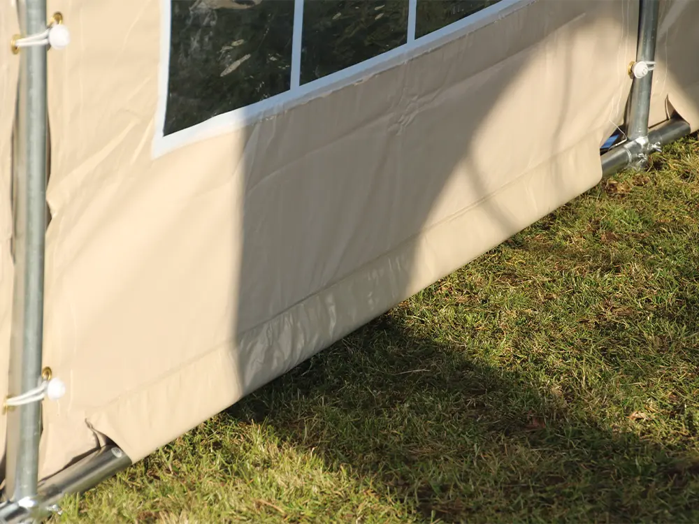 Tunnels onderaan de zijwanden voor grondframe