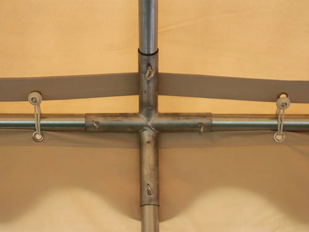 Stalen frame tent